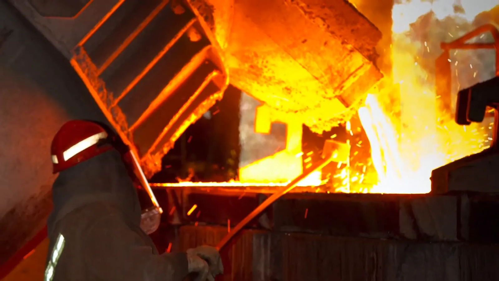 Pouring molten silicon into molds for cooling